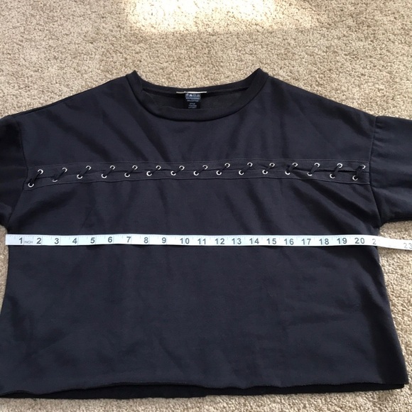 Enough about me Size M cropped fleece line top - Picture 7 of 9